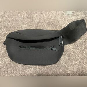 Dagne Dover Ace Fanny pak in great condition. No flaws.